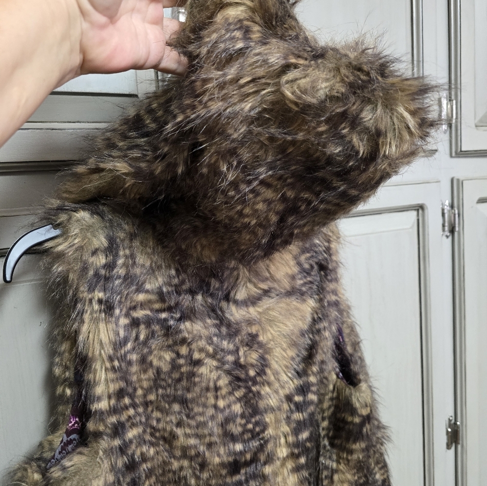 Fun! And Furry! In a Vest - Picture 4 of 5